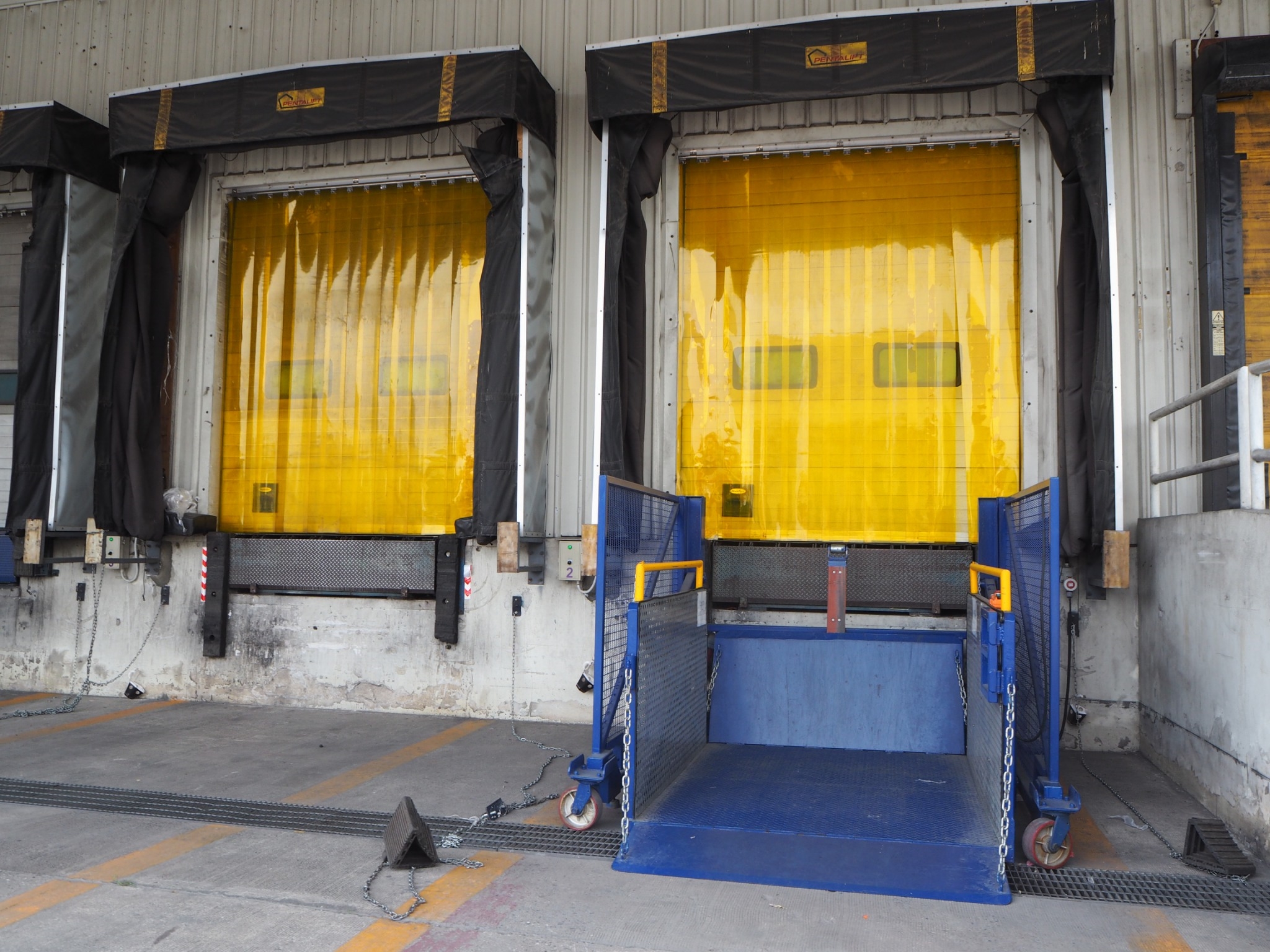 ม่านริ้วอุตสาหกรรม รุ่น ANTI INSECT แบบเรียบ(สีเหลือง) W300mm. x L50m.