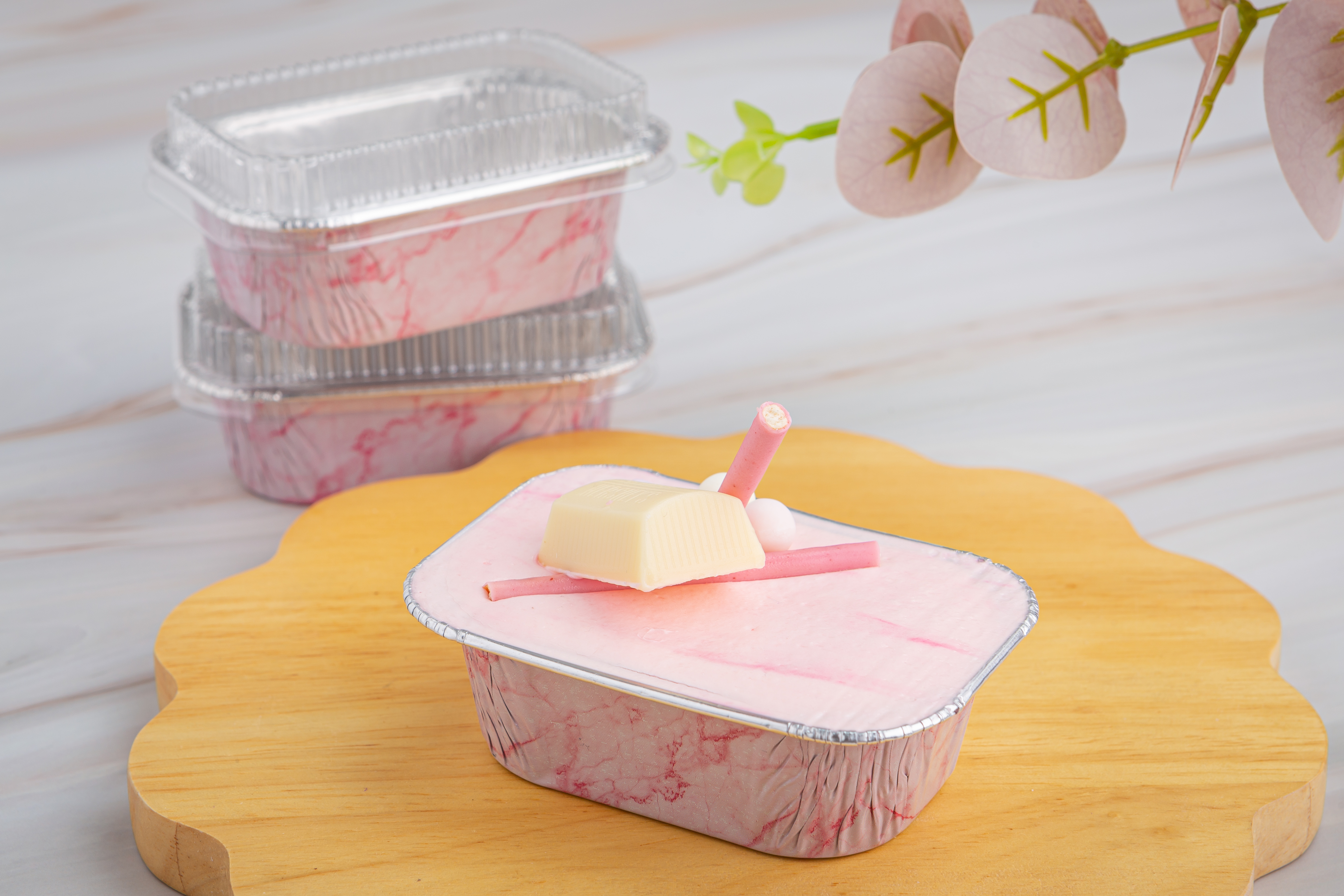 ถ้วยฟอยล์ ทรงเหลี่ยม สีชมพูลายหินอ่อน พร้อมฝา No.4003 (10 ชุด/แพ็ค)