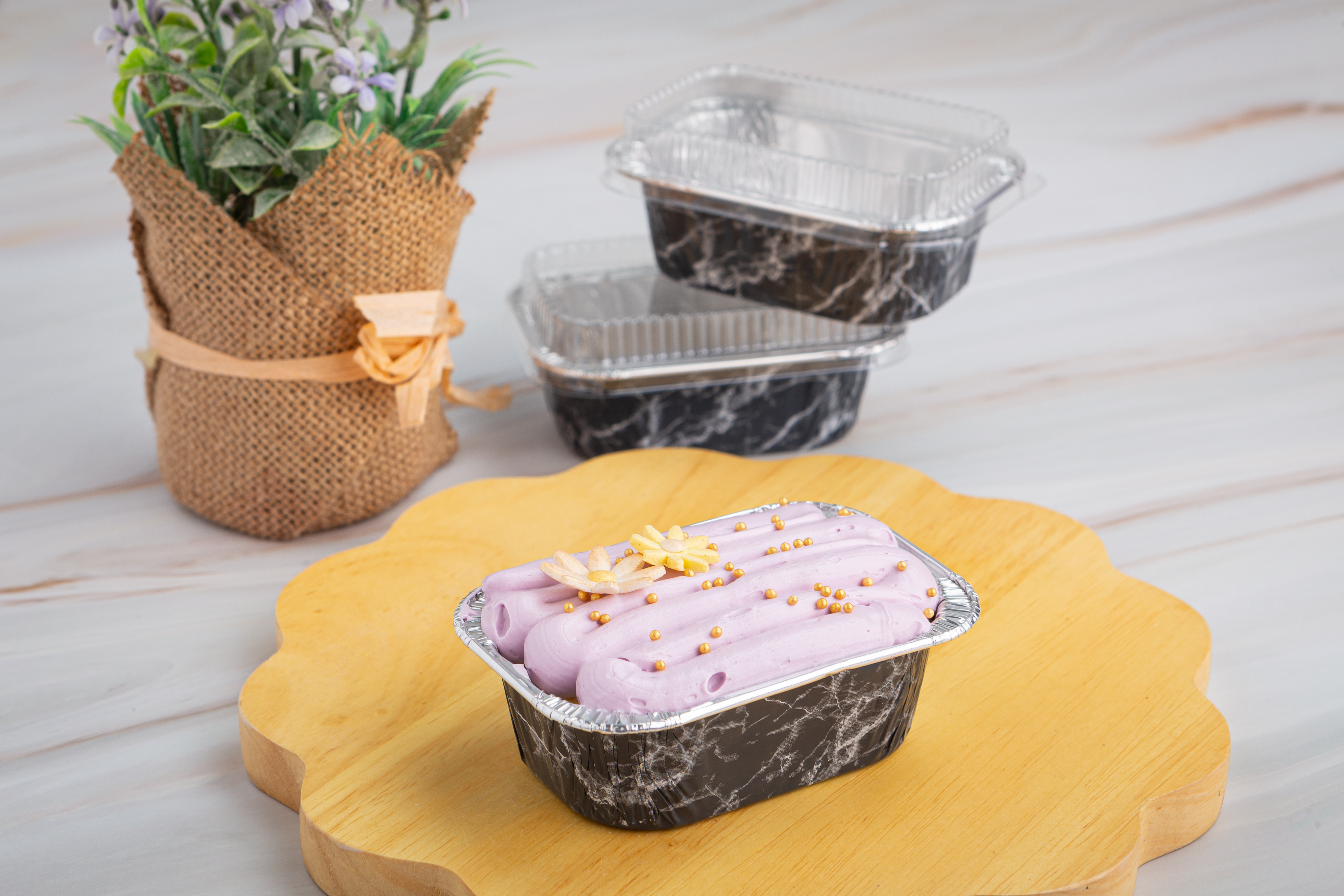 ถ้วยฟอยล์ ทรงเหลี่ยม สีดำลายลายหินอ่อน พร้อมฝา No.4003 (10 ชุด/แพ็ค)